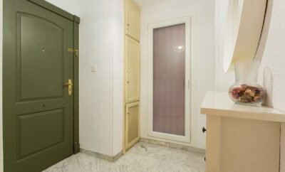 Apartment with free parking, a short walk to Calle Gran Via de Colon