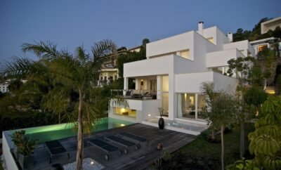 Luxury villa with pool and spectacular sea views, 7 terraces, close to the beach