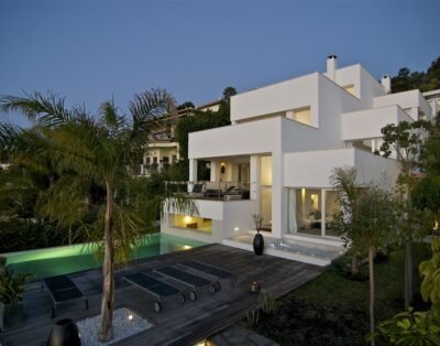 Luxury villa with pool and spectacular sea views, 7 terraces, close to the beach