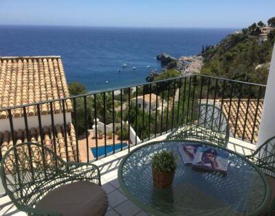 Villa Marina del Este with Sea View, Terrace & Wi-Fi