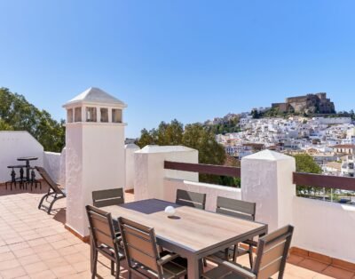 Apartamento ‘El Ático Del Oasis’ con Vistas al Mar, Wi-Fi y Aire Acondicionado